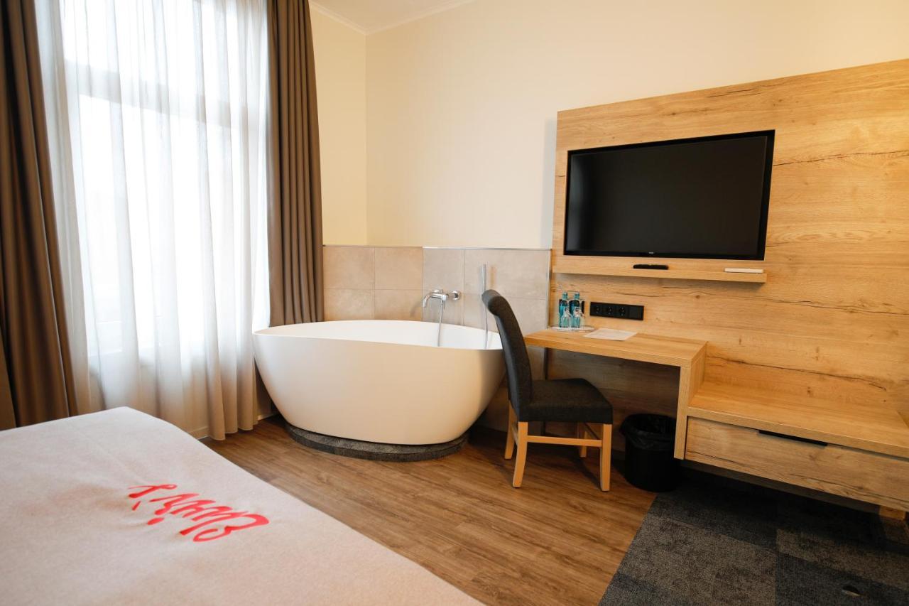 Hotel Restaurant Zur Linde Westerstede Zewnętrze zdjęcie
